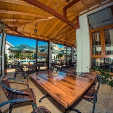 Crown Seaside Apartment