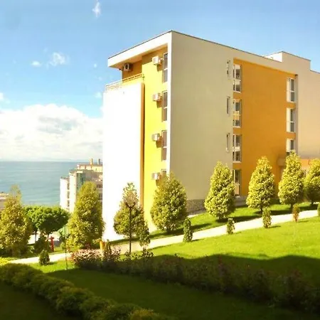 Crown Seaside Apartment *